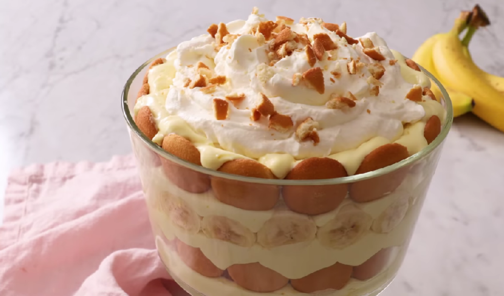 bannana pudding in glass container with Nilla wafers