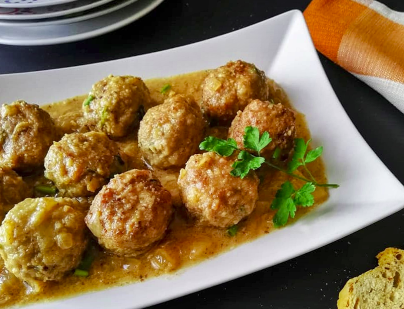 Thai Meatballs with Peanut Dipping Sauce
